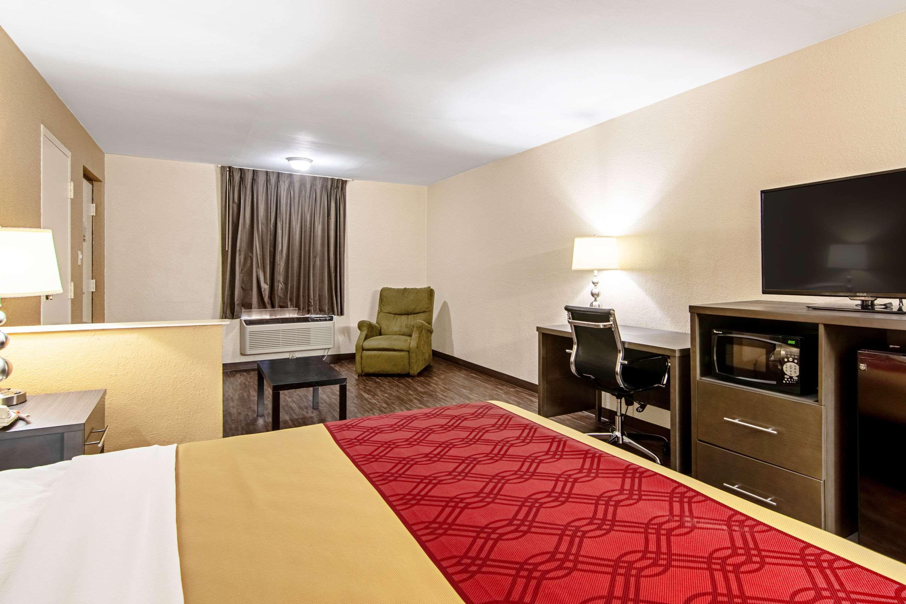 Econo Lodge Inn & Suites Matthews - Charlotte Экстерьер фото
