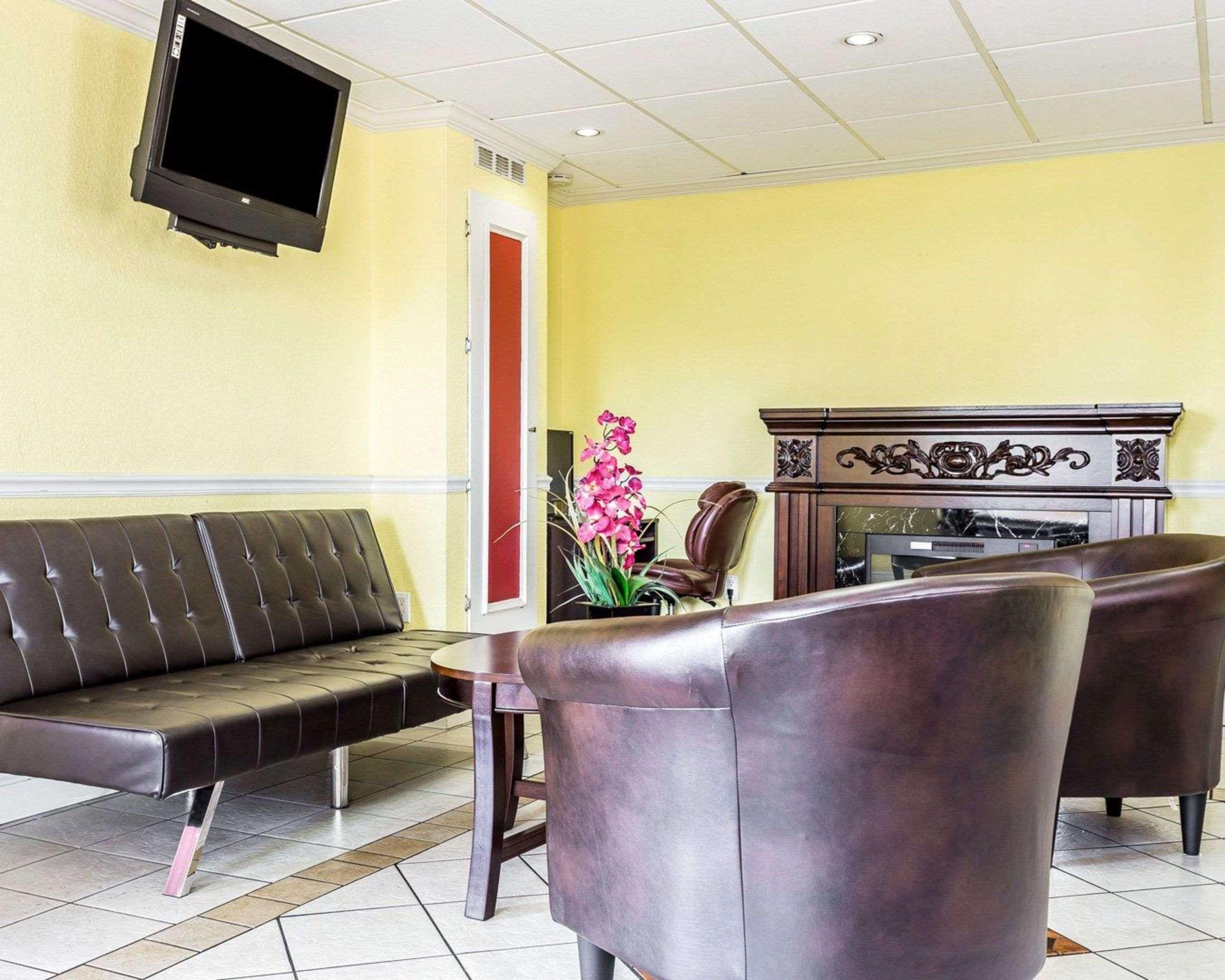 Econo Lodge Inn & Suites Matthews - Charlotte Экстерьер фото