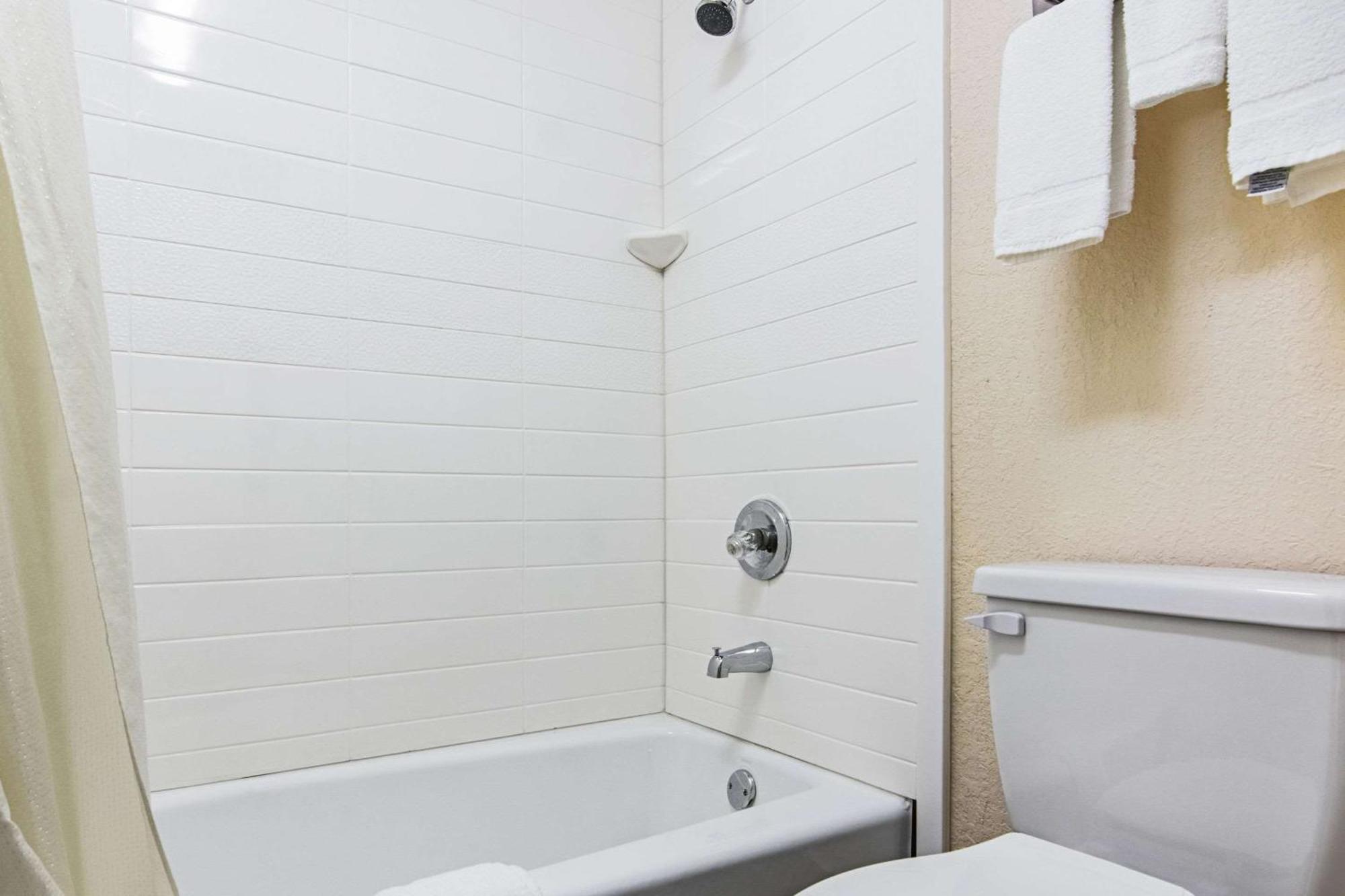 Econo Lodge Inn & Suites Matthews - Charlotte Экстерьер фото