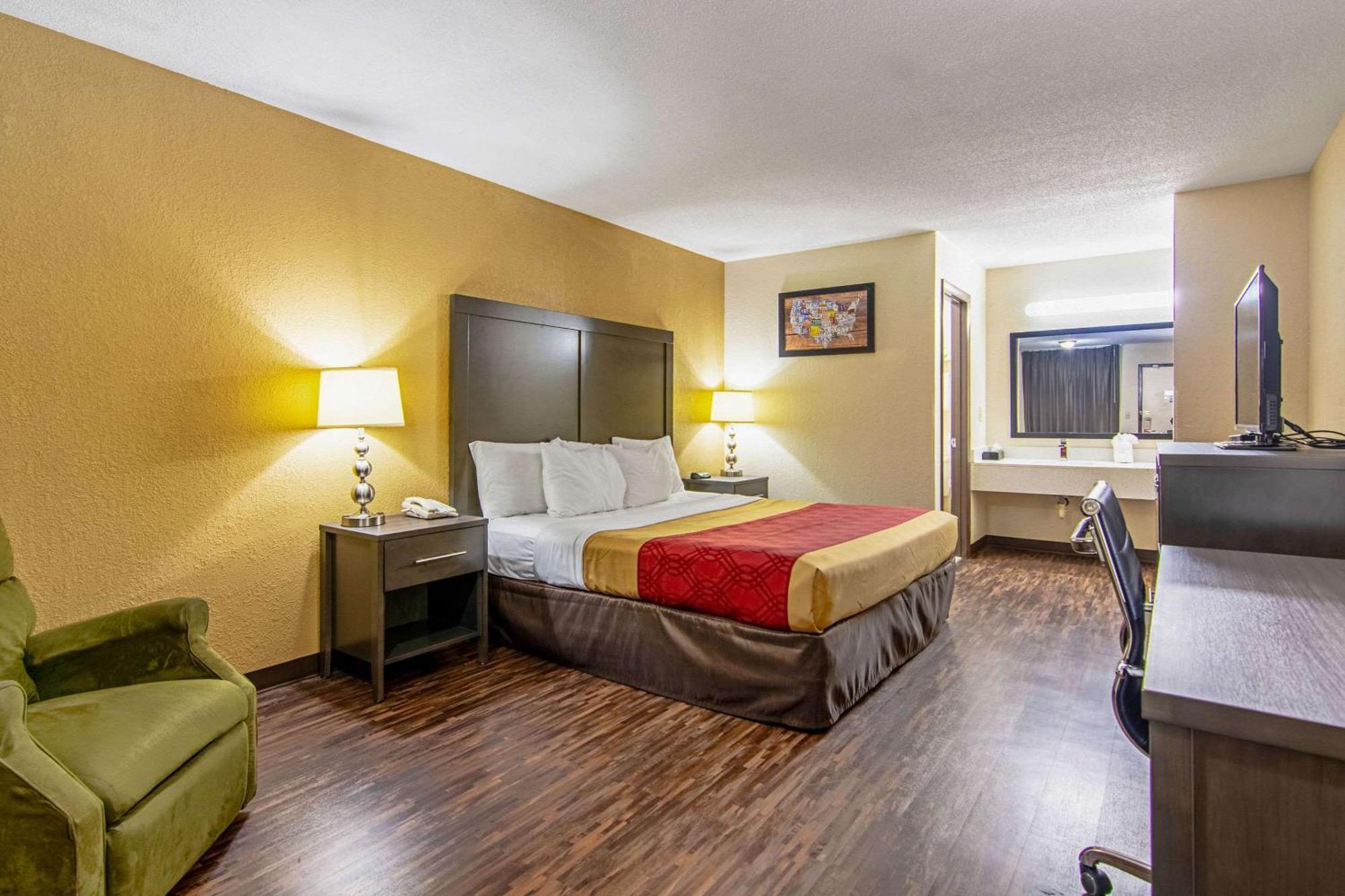 Econo Lodge Inn & Suites Matthews - Charlotte Экстерьер фото