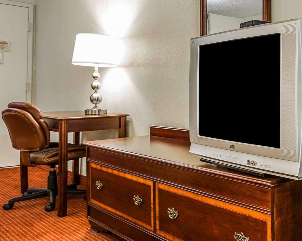 Econo Lodge Inn & Suites Matthews - Charlotte Номер фото