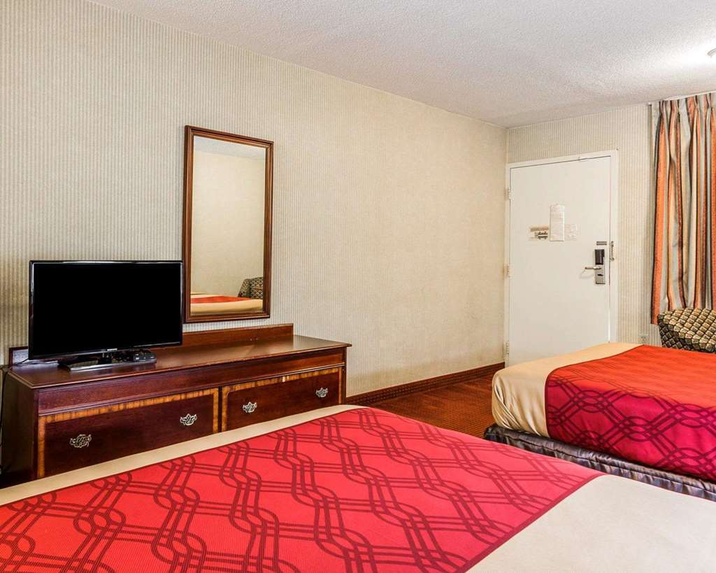 Econo Lodge Inn & Suites Matthews - Charlotte Номер фото