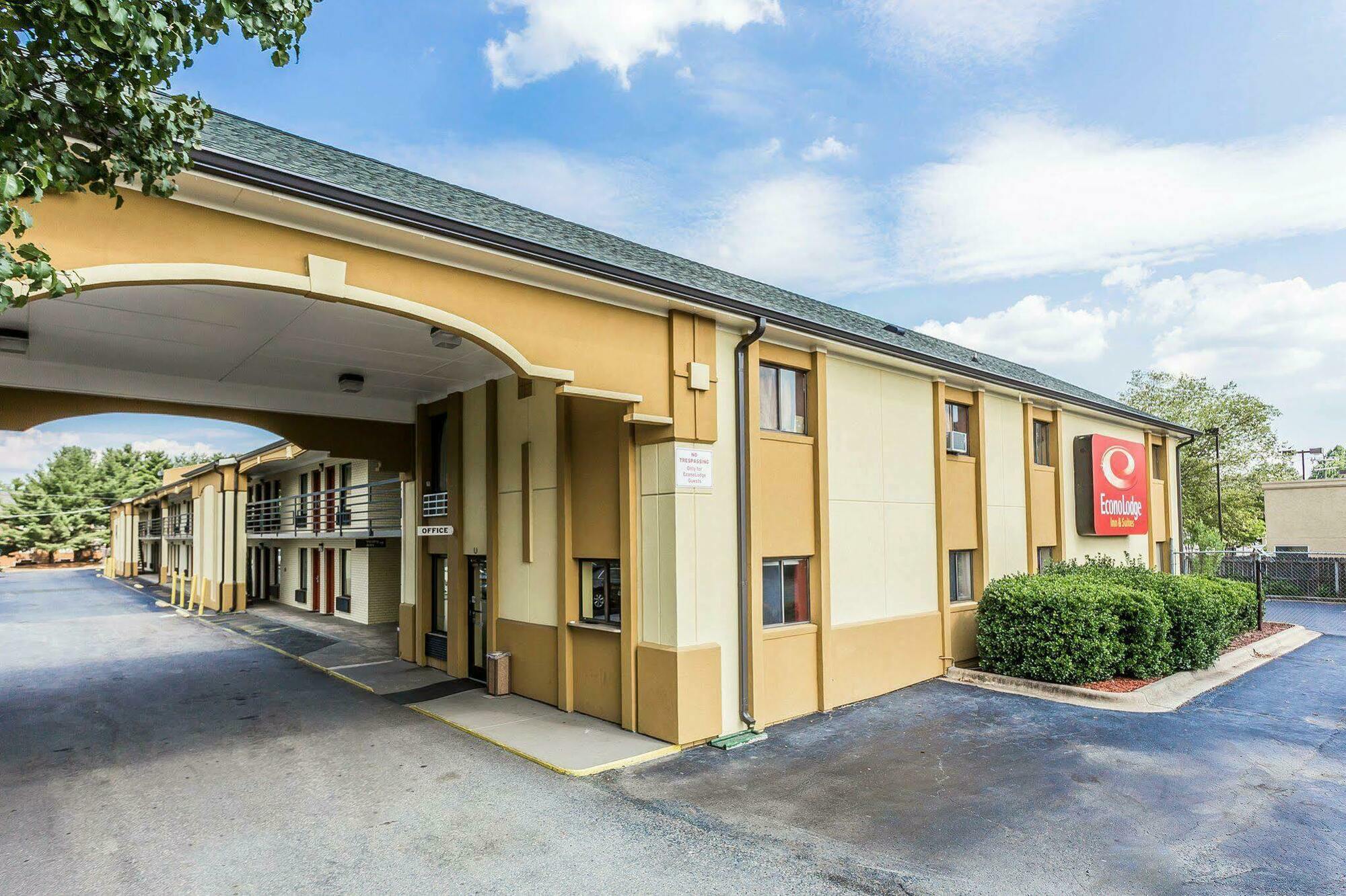 Econo Lodge Inn & Suites Matthews - Charlotte Экстерьер фото