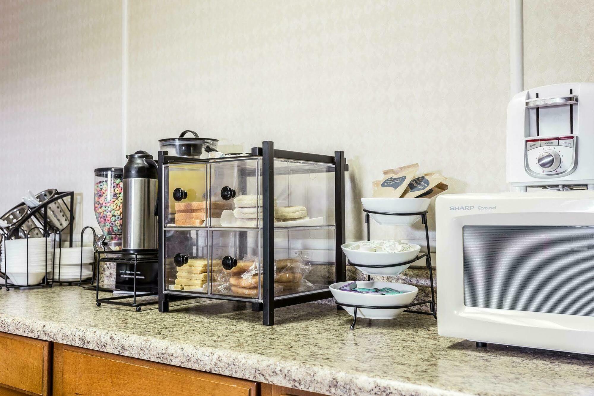 Econo Lodge Inn & Suites Matthews - Charlotte Экстерьер фото