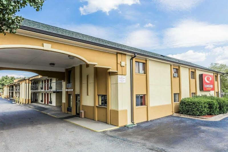 Econo Lodge Inn & Suites Matthews - Charlotte Экстерьер фото
